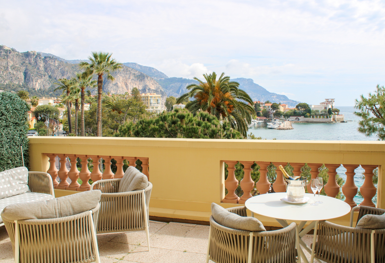 Deluxe Sea & Garden View