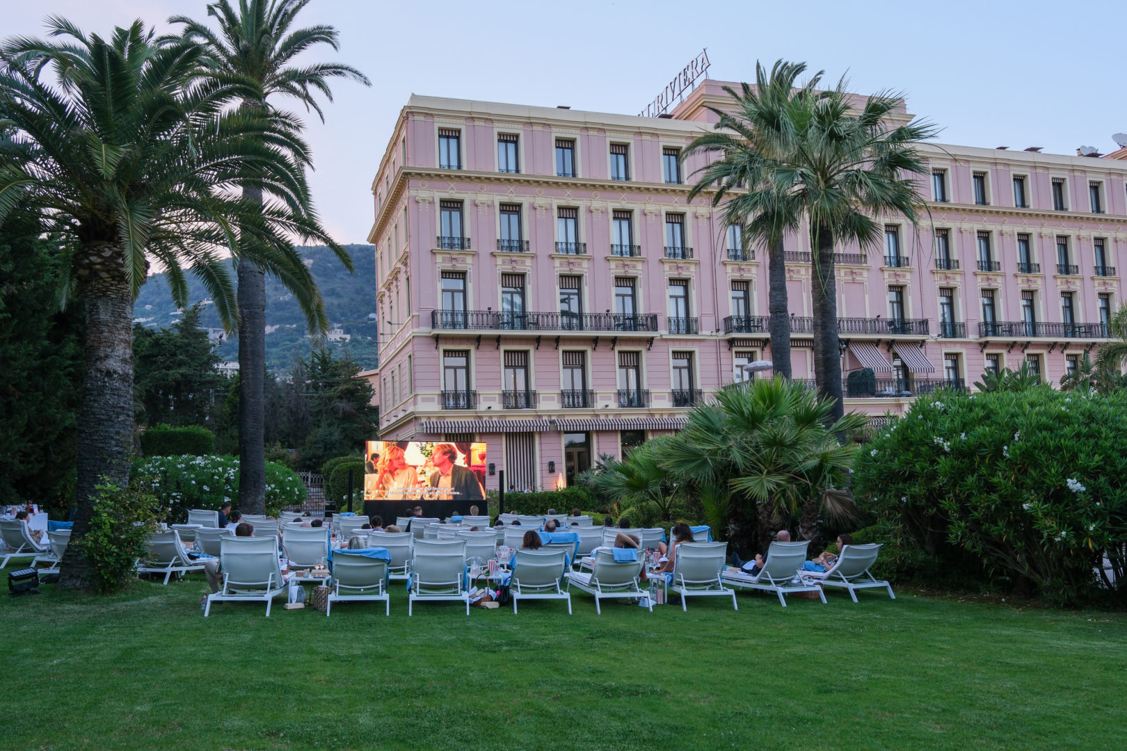 PICNIC & MOVIES AU ROYAL-RIVIERA